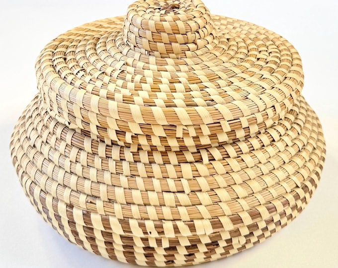 Vintage Charleston Sweetgrass Basket Finely Woven 9.5" Round Circle Lid Vintage American Gullah Folk Art Coastal Decorative