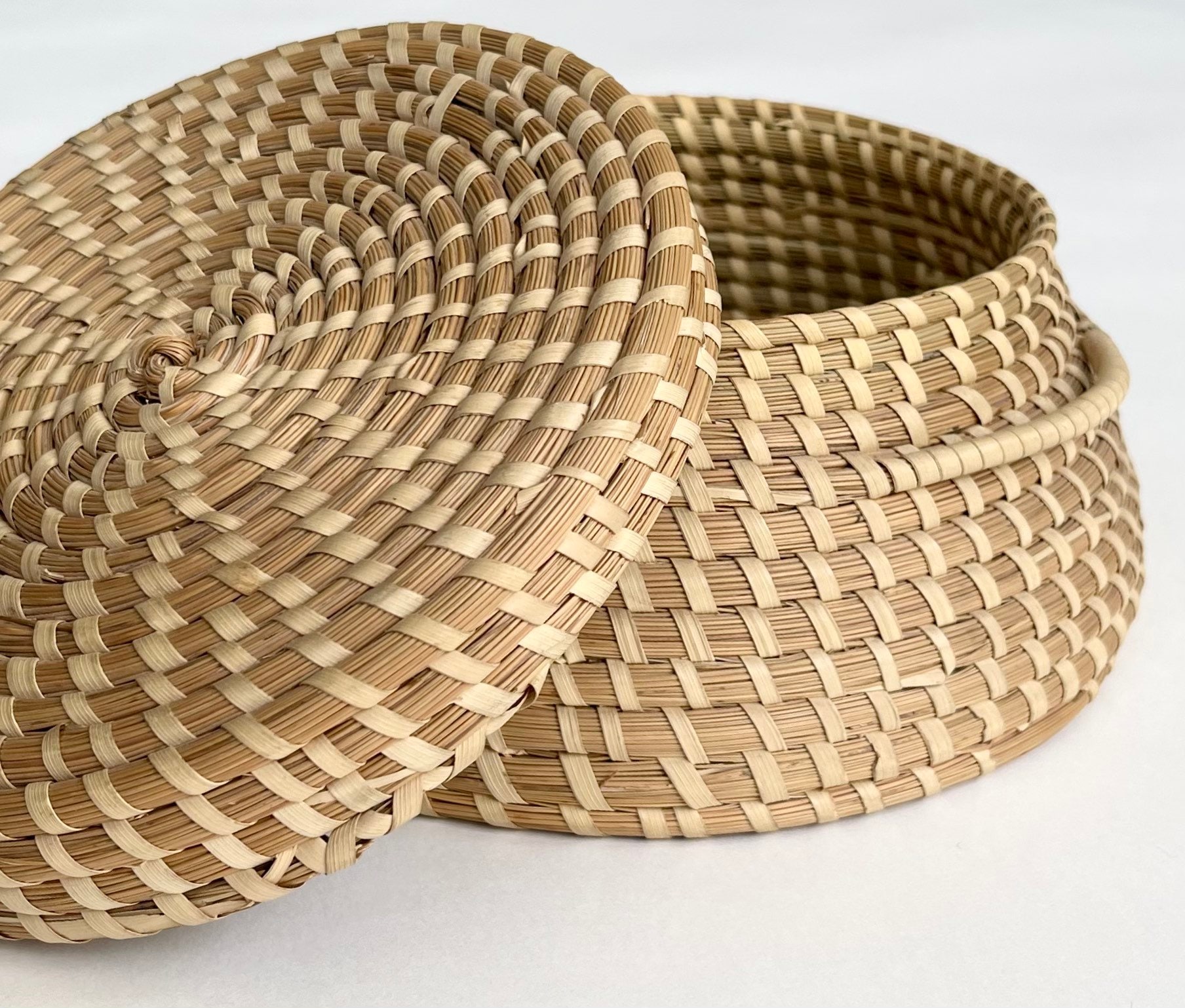 Charleston Sweetgrass Basket Finely Woven Lidded Basket Box with Lid Round Circle Vintage