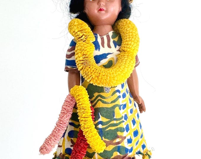 Vintage Hawaiian Doll Lei Seller Hula Girl 50s 60s Hawaii Souvenir Dashboard Hula Girl Straw Hat 3D Paper Leis Mid Century Hawaiiana