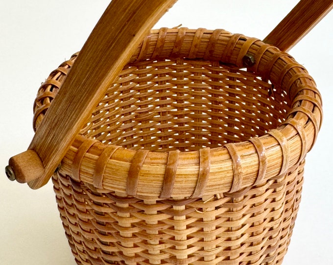 Vintage Nantucket Basket with Handle Small Handwoven Handmade Vintage Handwoven American Folk Art Coastal Home Decor