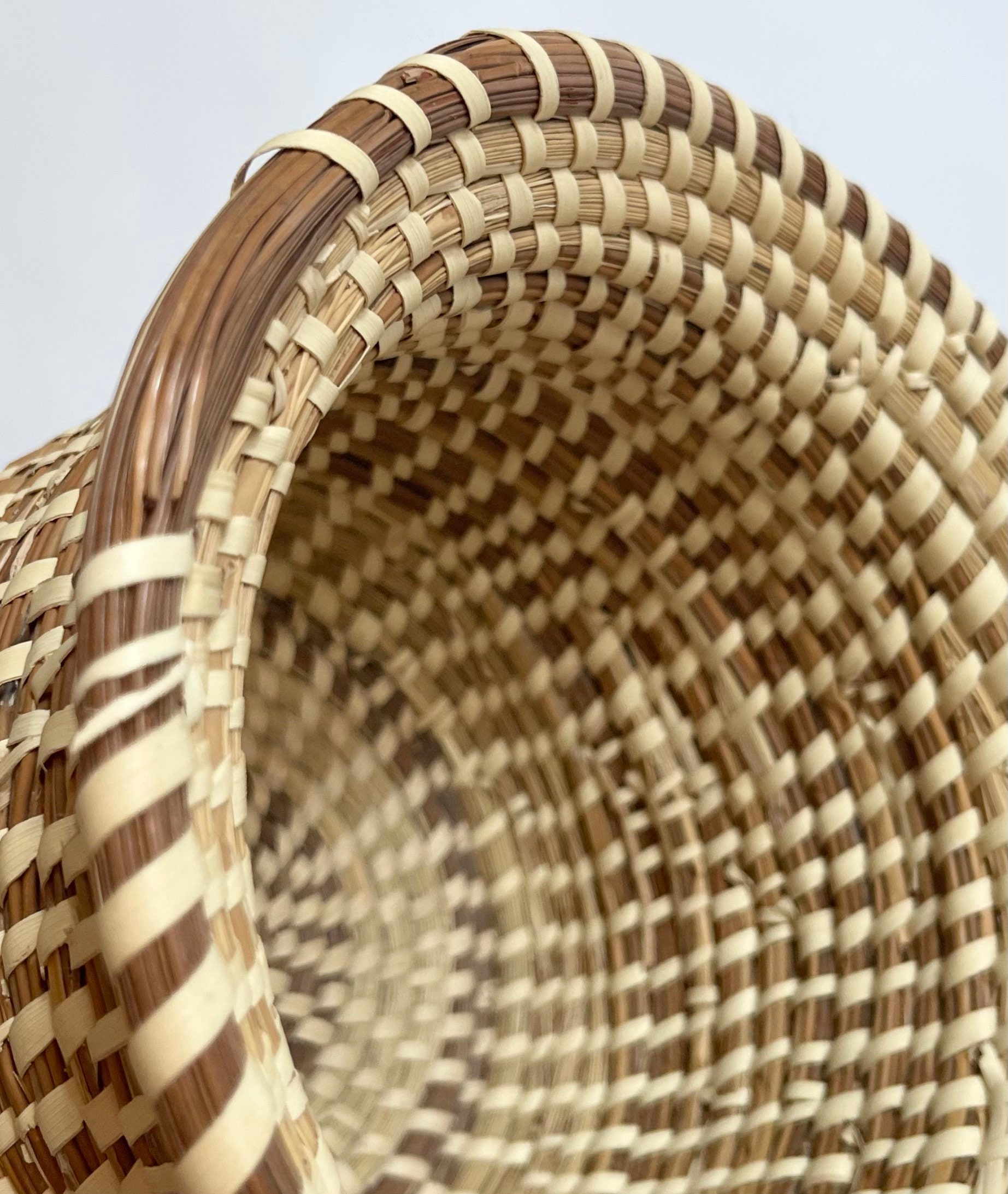 Vintage Charleston Sweetgrass Basket Pot Handmade Handwoven American