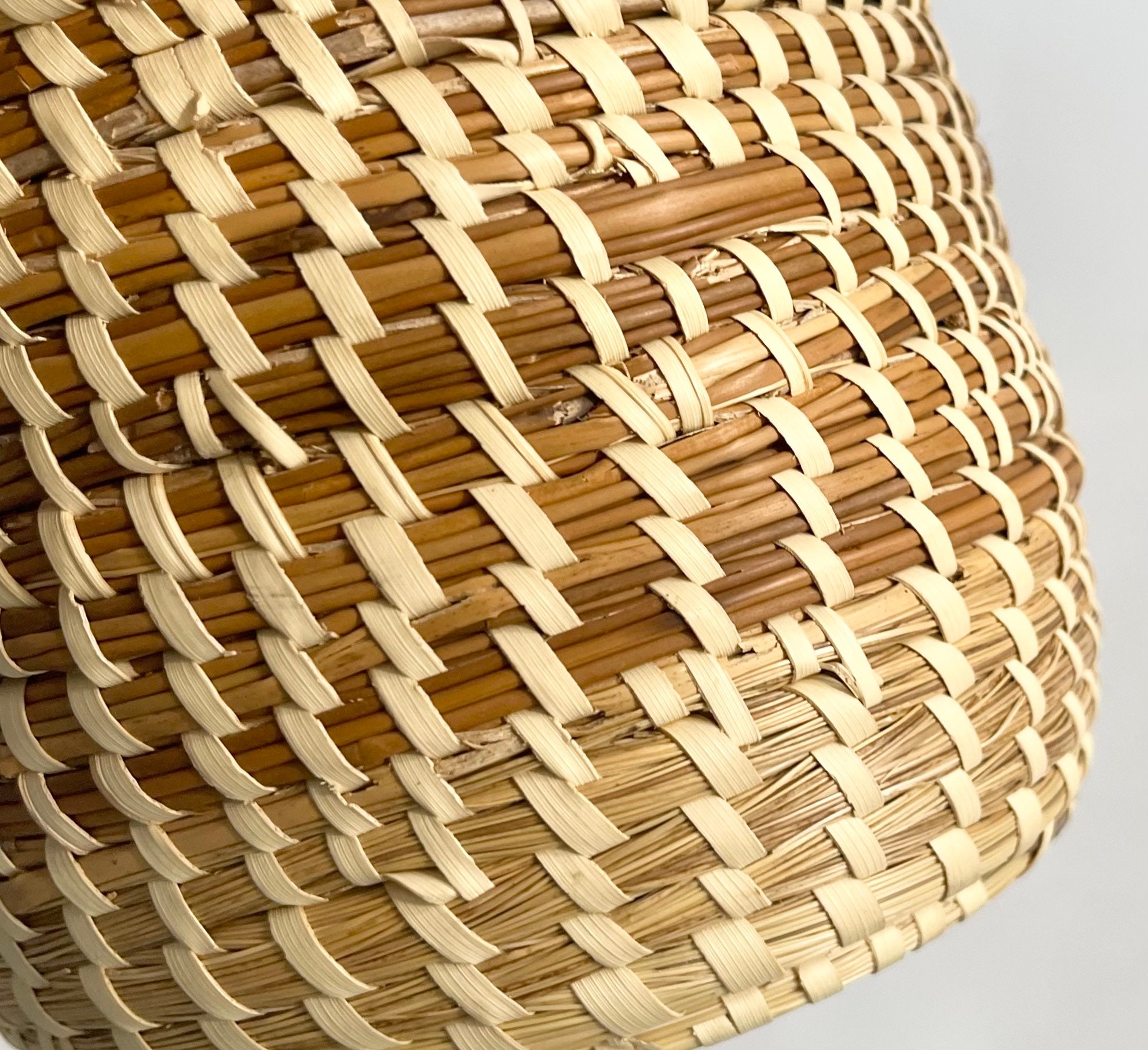 Vintage Charleston Sweetgrass Basket Pot Handmade Handwoven American