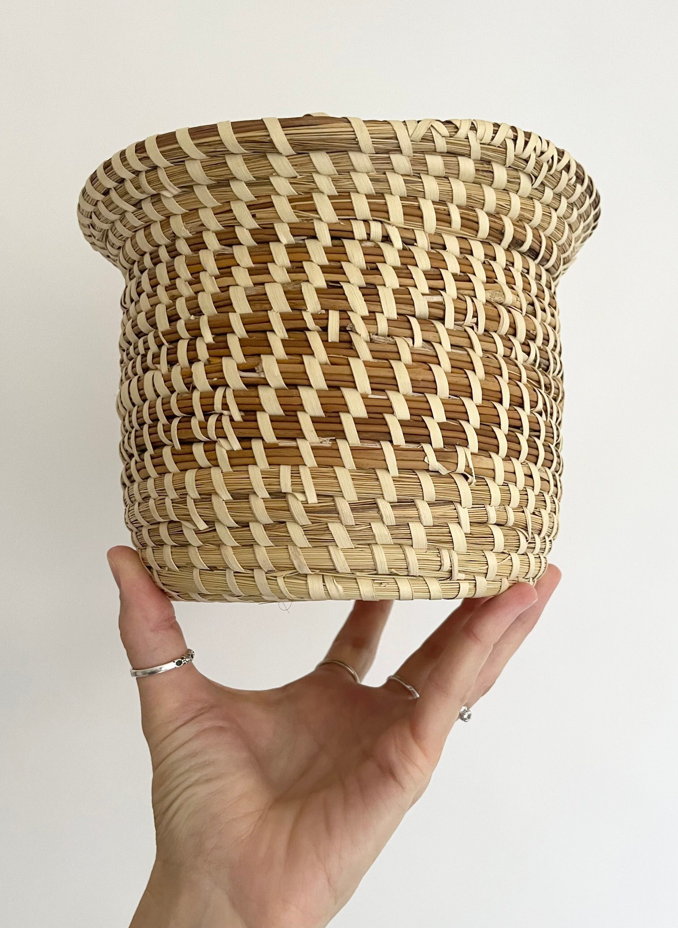 Vintage Charleston Sweetgrass Basket Pot Handmade Handwoven American