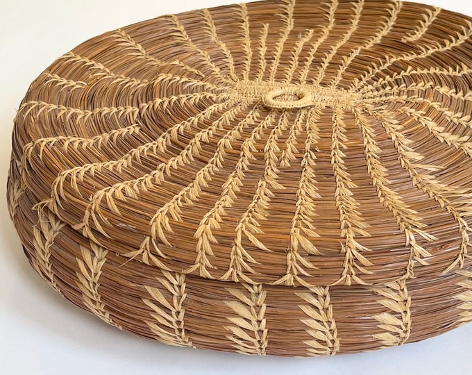 Large Pine Neede Basket Menominee Michigan Made Vintage Handwoven Lidded Baskets Coiled Oval American Folk Art Home Decor Accent