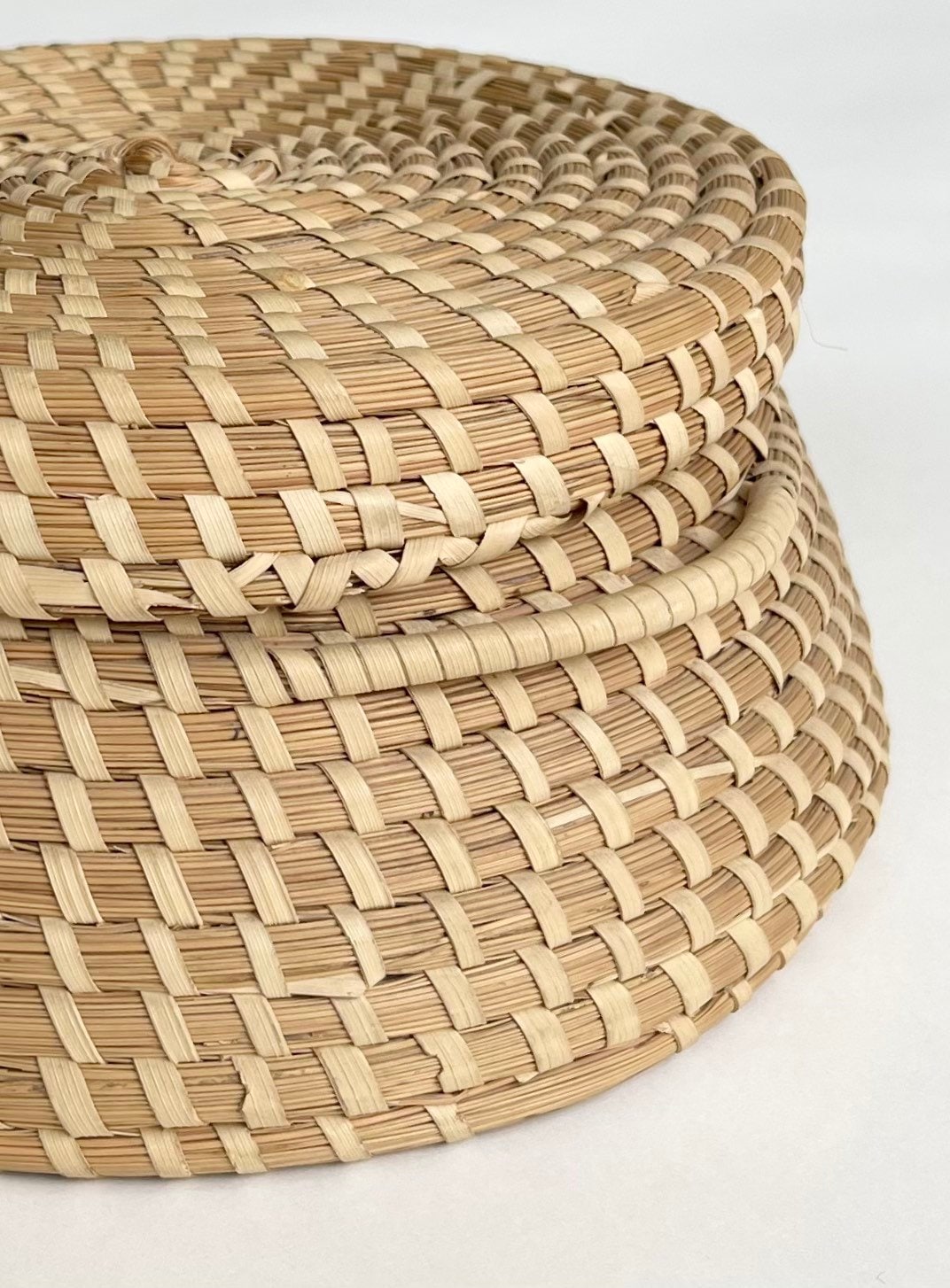 Charleston Sweetgrass Basket Finely Woven Lidded Basket Box with Lid Round Circle Vintage