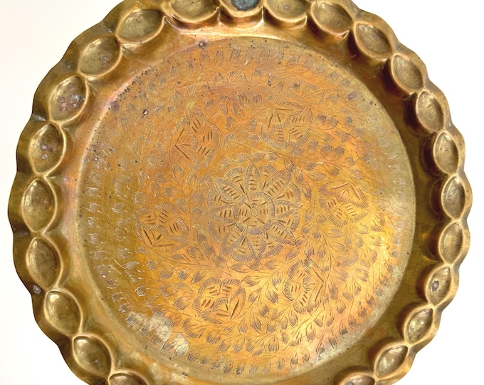 Etched Solid Brass Tray Vintage Mid Century 60s 70s Decorative Floral nRound Circle Vanity Bar Tea Serving Tray Fluted Edge Aged Patina