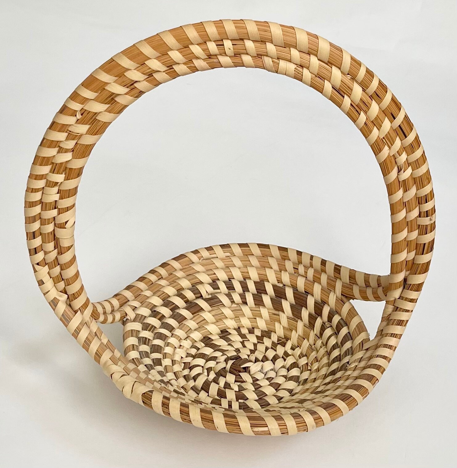 Charleston Sweetgrass Basket with Handle Detail Handmade Handwoven
