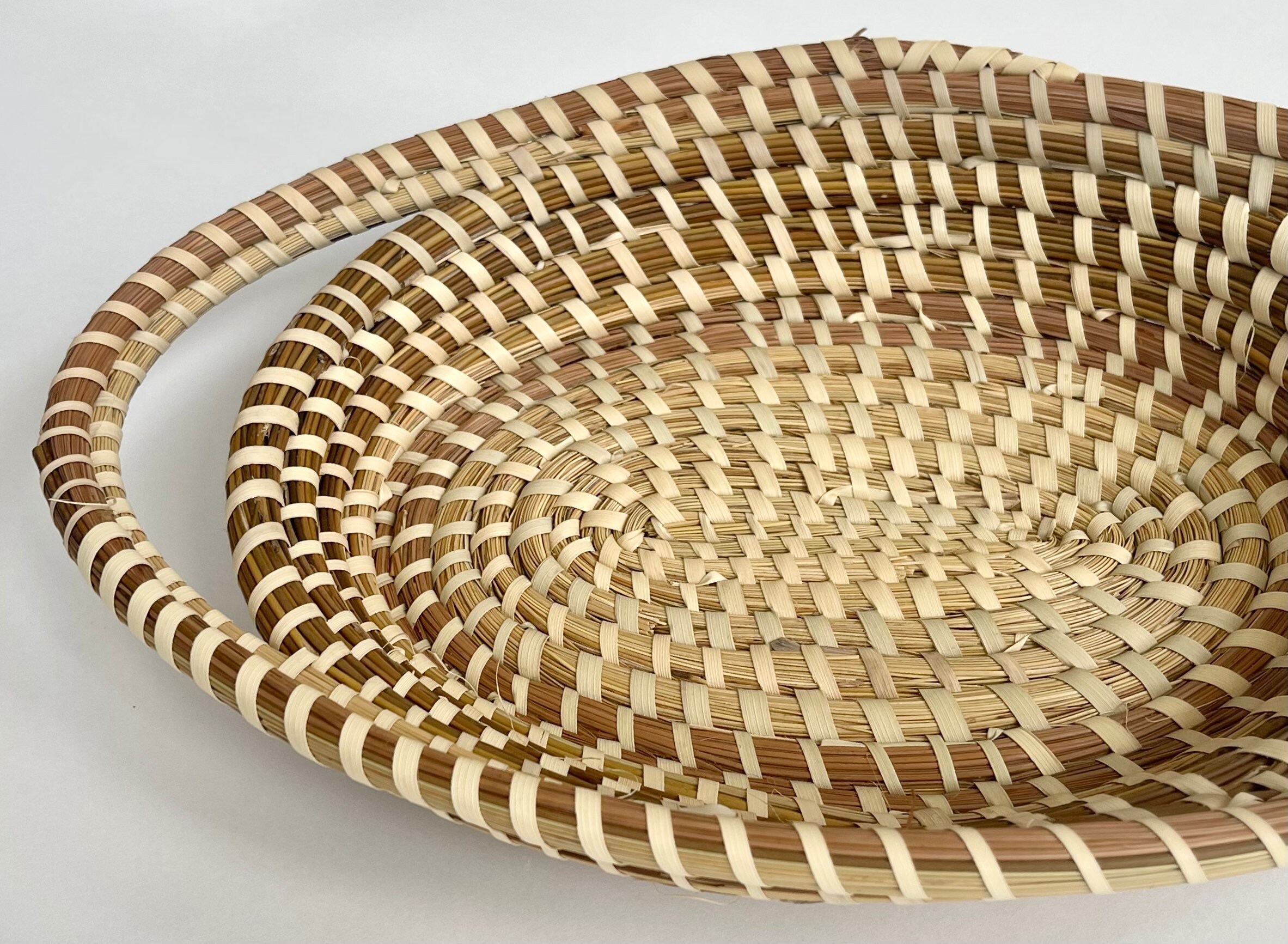 Oval Charleston Sweetgrass Basket Handmade Vintage Handwoven American