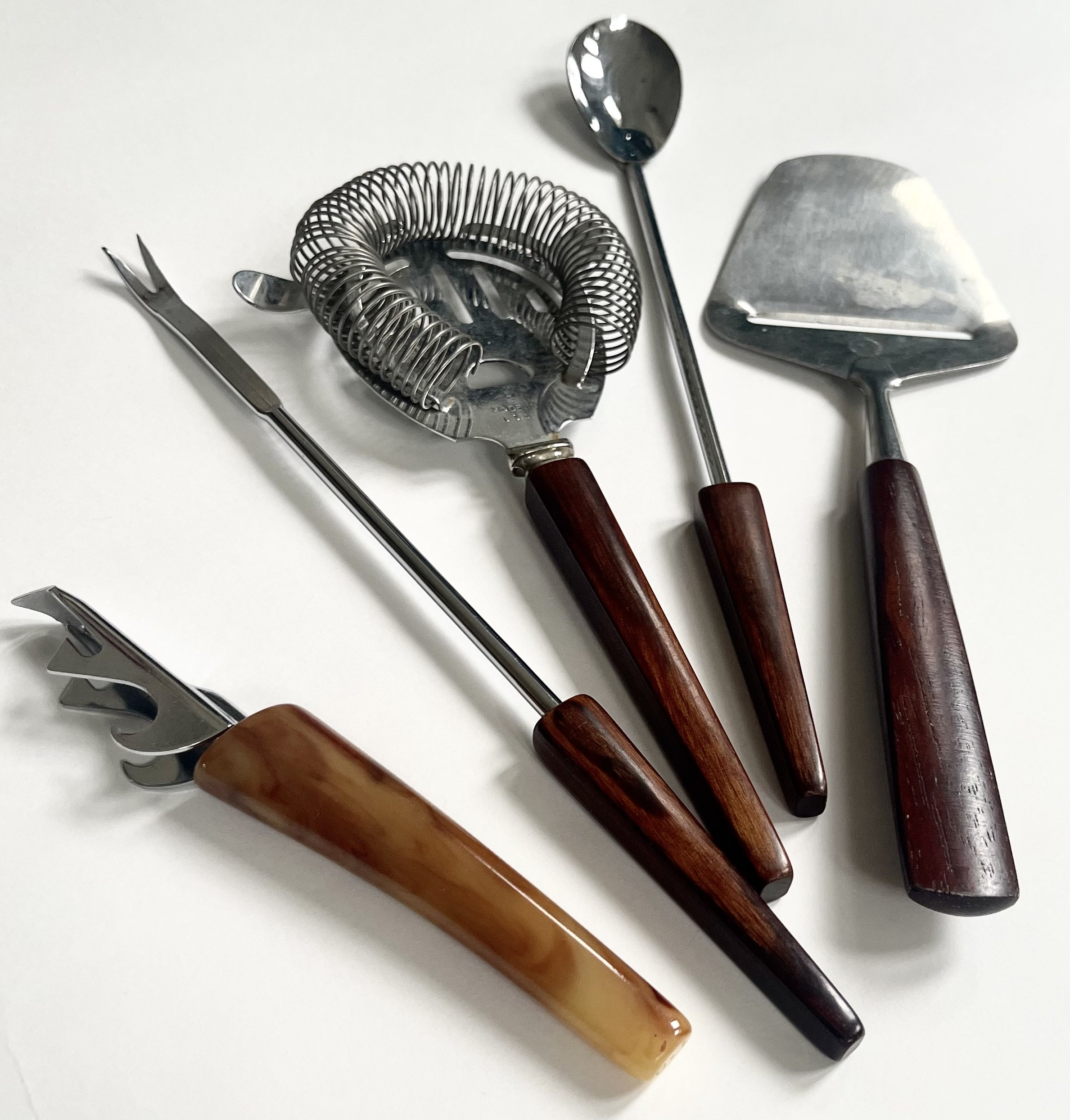 Oneida Barware Set 5 Piece Stainless Steel Set Jigger, Corkscrew, Spoon,  Strainer, Stopper New in Box Condition 