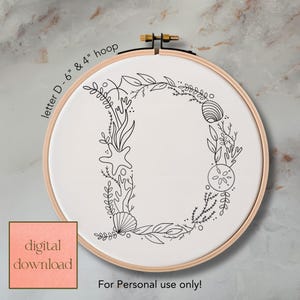 Patrón de bordado a mano con la letra D de sirena para aro de 6 y 4 pulgadas; patrón digital con temática marina, descarga instantánea con guía de puntadas y colores
