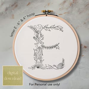 Padrão de bordado à mão da letra E da sereia para bastidor de 6 e 4 polegadas; Padrão digital com tema de mar, download instantâneo com guia de pontos e cores