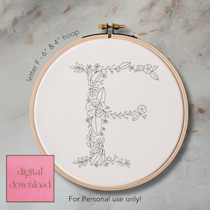 Padrão de bordado à mão com letra floral F para aro de 6 e 4 polegadas; Padrão digital floral caprichoso, download instantâneo com ponto e guia de cores