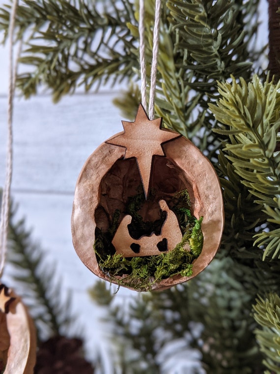 Palette Wood Ornament - DAR Shopping