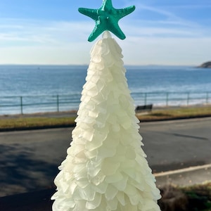 12&#39;&#39; White Sea glass Holiday tree with colorful starfish © Sea Glass Christmas Tree