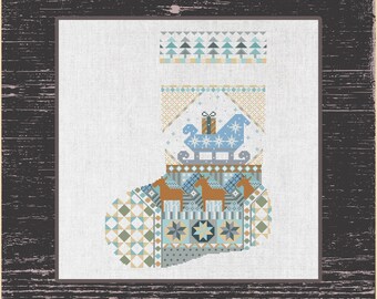 Handgemachter Weihnachtsstrumpf mit Rentier - Kreuzstich, Patchwork-Stil, festlicher Rentier-Weihnachtsstrumpf, Geschenke auf einem Schlitten