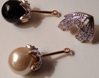 Vintage Jacqueline Bouvier Kennedy Black and White Pearl Earrings