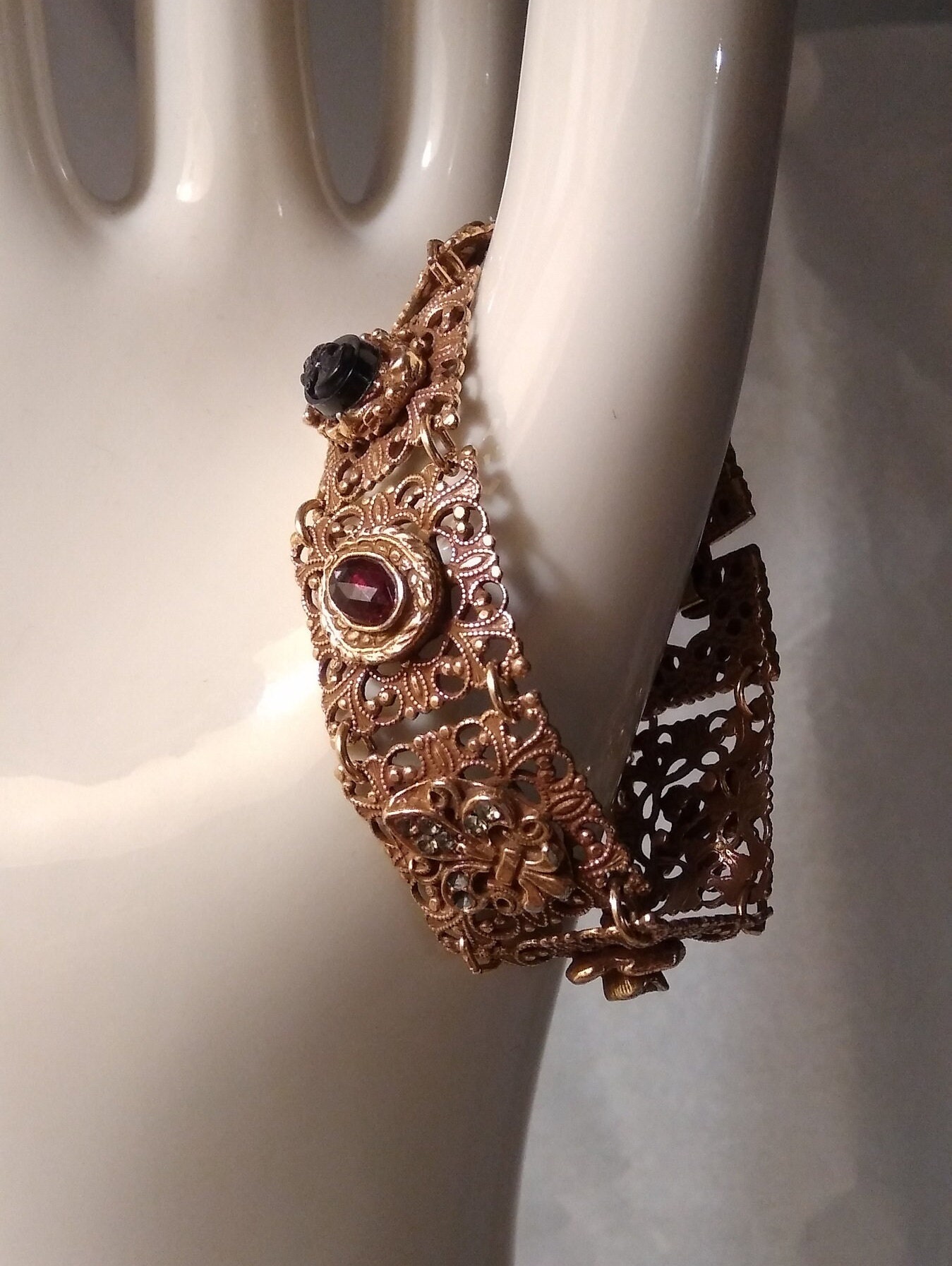 Signed Vintage 1970s Goldette NY Bracelet. Gold Tone Links