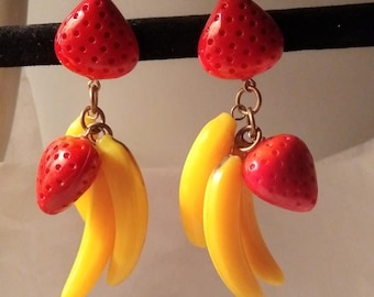 1980's Vintage Strawberries and Bananas Resin Dangling Clip-on Earrings