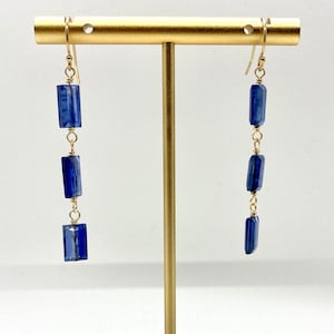 Orecchini in oro kyanite blu