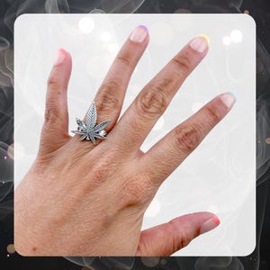Weed Leaf Ring – Marijuana Jewelry, 420 Gift, Pot Leaf Ring, Adjustable Cannabis Ring, Stoner Aesthetic, Cute Weed Accessory, Extra Kitsch