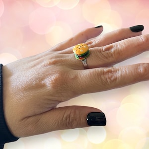 Mini Hamburger Ring – Adjustable Food Jewelry, Kawaii Cheeseburger Statement Ring, Handmade Gift for Food Lovers, Tiny Burger Accessory