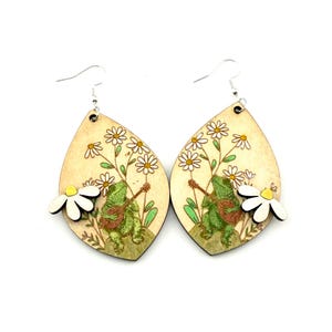 Cottagecore Frog Earrings – Hand Painted Wood Earrings with Daisies – Whimsical Banjo Frog Jewelry