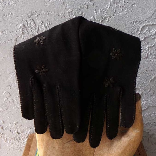 Black embroidered gloves, black flower gloves,  black dress gloves, vintage black embroidered gloves, Shalimar gloves size 6
