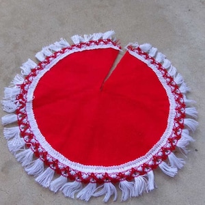 Red Christmas tree skirt, Christmas tree skirt, 18 inch Christmas tree skirt, small Christmas tree skirt, tree skirt