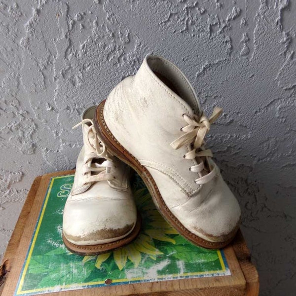 Vintage baby walking shoes, toddler shoes, high top hard leather white shoes, Baby shoes