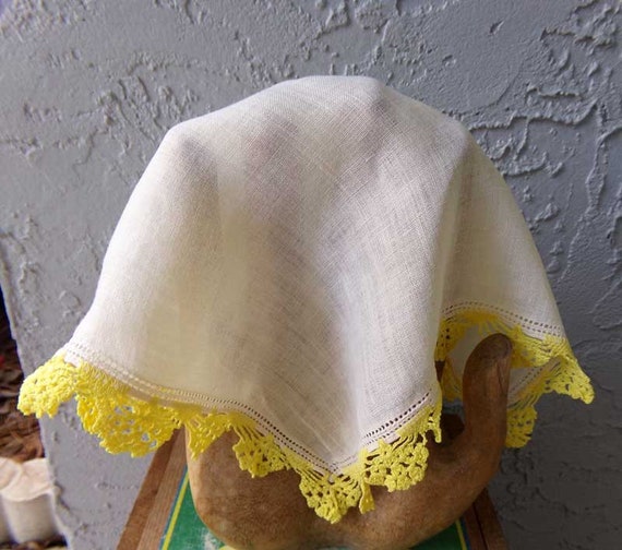 Vintage tatted handkerchief, yellow tatted hankie… - image 5