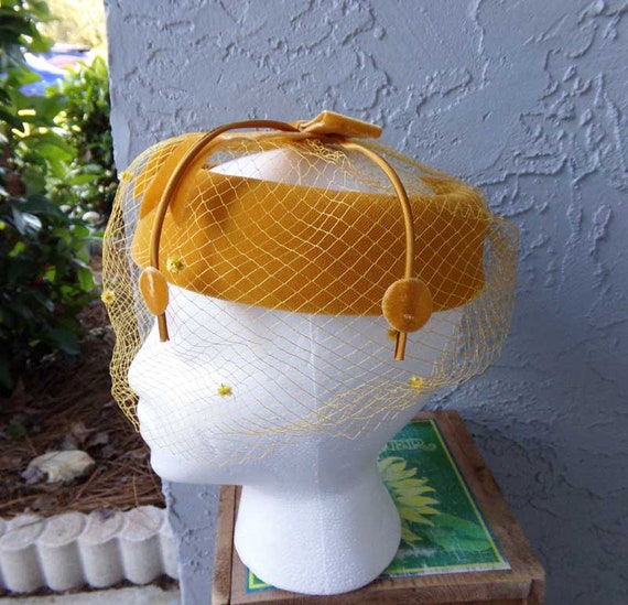 Gold velvet ring hat with veil, vintage union mad… - image 3