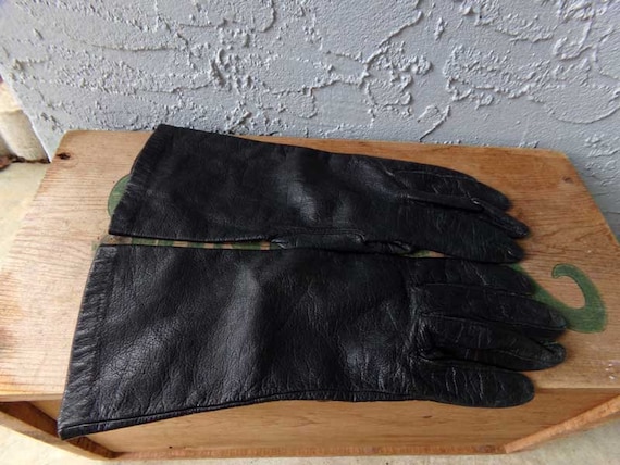 Ladies Aris black leather gloves, vintage black g… - image 4