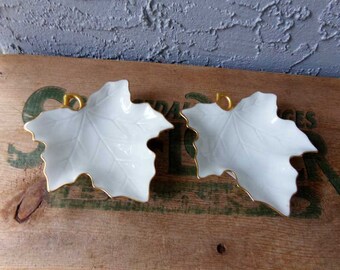 White leaf trinket dishes, white and gold leaf candy dish, white leaf dish, ceramic leaf dish, white home decor, ceramic leaf dish, set of 2