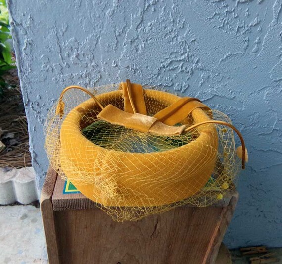 Gold velvet ring hat with veil, vintage union mad… - image 8