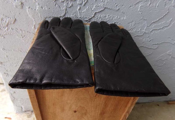 Ladies Aris black leather gloves, vintage black g… - image 8