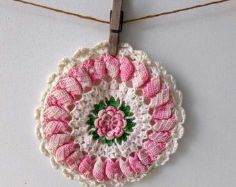 Pink flower crocheted doily trivet, pink flower trivet, pink floral hot plate trivet, pink crocheted flower doily, pink rose doily