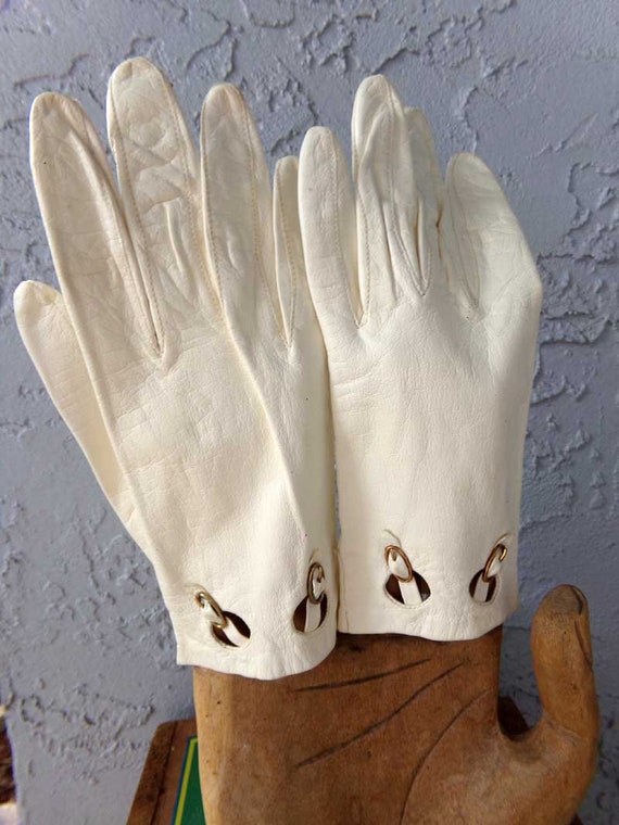 Miss Aris white leather gloves, vintage white glo… - image 4