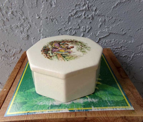 Vintage porcelain trinket box, ceramic trinket box, vintage trinket box, romantic home decor, trinket jewelry box View 3