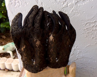 Black lace gloves, vintage lace gloves, vintage lace wrist gloves, wedding gloves, lace gloves, black gloves