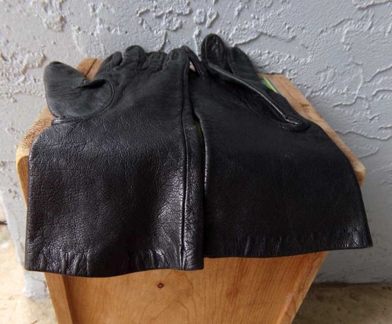 Ladies Aris black leather gloves, vintage black g… - image 7