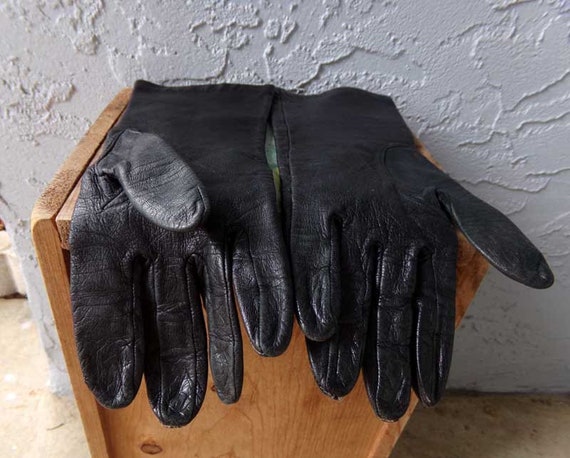 Ladies Aris black leather gloves, vintage black g… - image 3