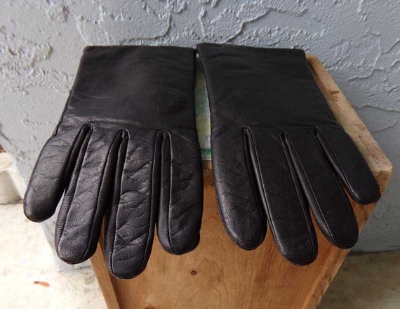Ladies Aris black leather gloves, vintage black g… - image 7