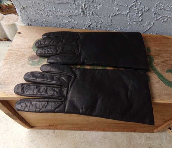 Ladies Aris black leather gloves, vintage black g… - image 5
