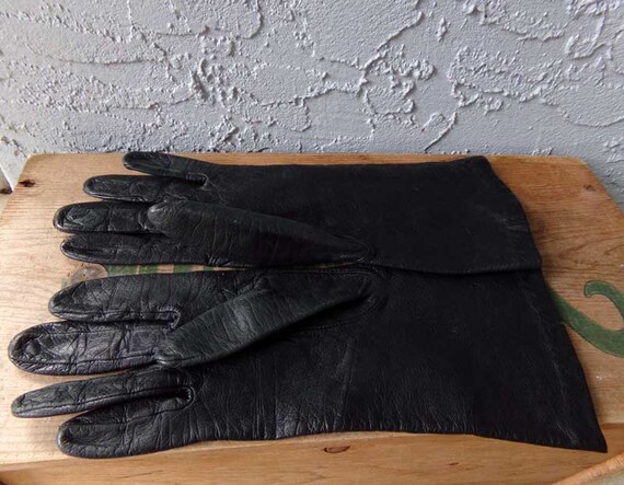 Ladies Aris black leather gloves, vintage black g… - image 5