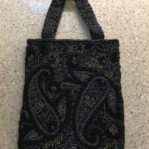 Hermoso bolso Moyna con cuentas
