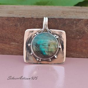 Labradorite Sterling Silver Pendant Necklace: Gemstone Jewelry