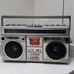 Vintage Audiologic AM/FM Stereo/Studio 2 Cassette Recorder Boombox