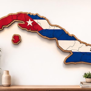 Puede incluir: Un letrero de madera rústica con el texto "Welcome to our home" en letras blancas. El letrero presenta un acabado envejecido y un diseño sencillo y acogedor, perfecto para la entrada.