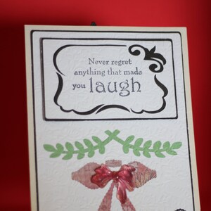 Nunca te arrepientas de lo que te hizo reír tarjeta - tarjeta de felicitación personalizada - tarjeta hecha a mano - tarjeta de risa - tarjetas pájaros de colores