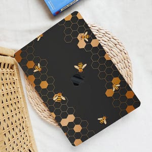 Yellow Flying Honey Bees Printing Hard Case MacBook Pro 13 14 15 16 M4 M1 Touch Retina Hexagon Insect Hive Rubberized Shell+Keyboard Cover